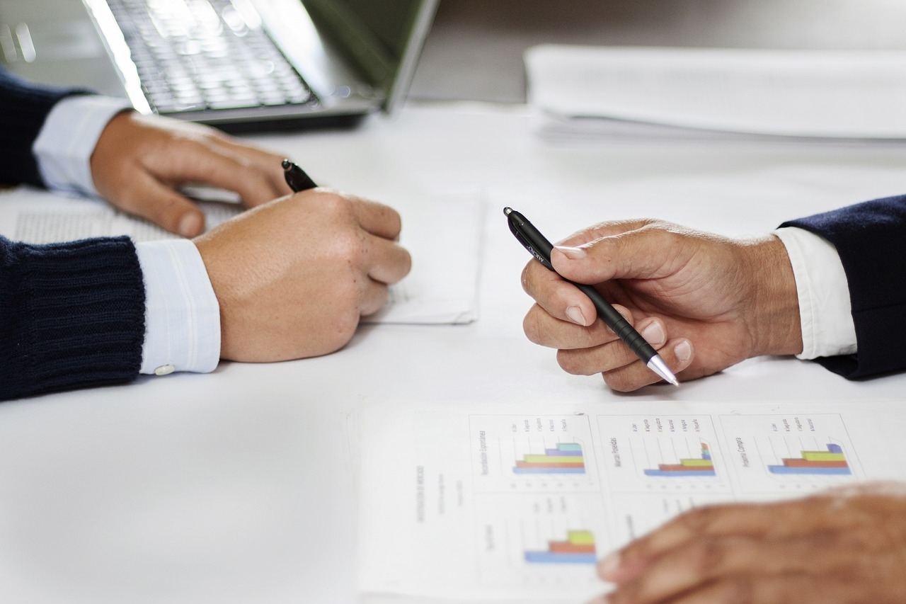 Facturar a un cliente en preconcurso de acreedores: qué cambia frente al concurso ya declarado