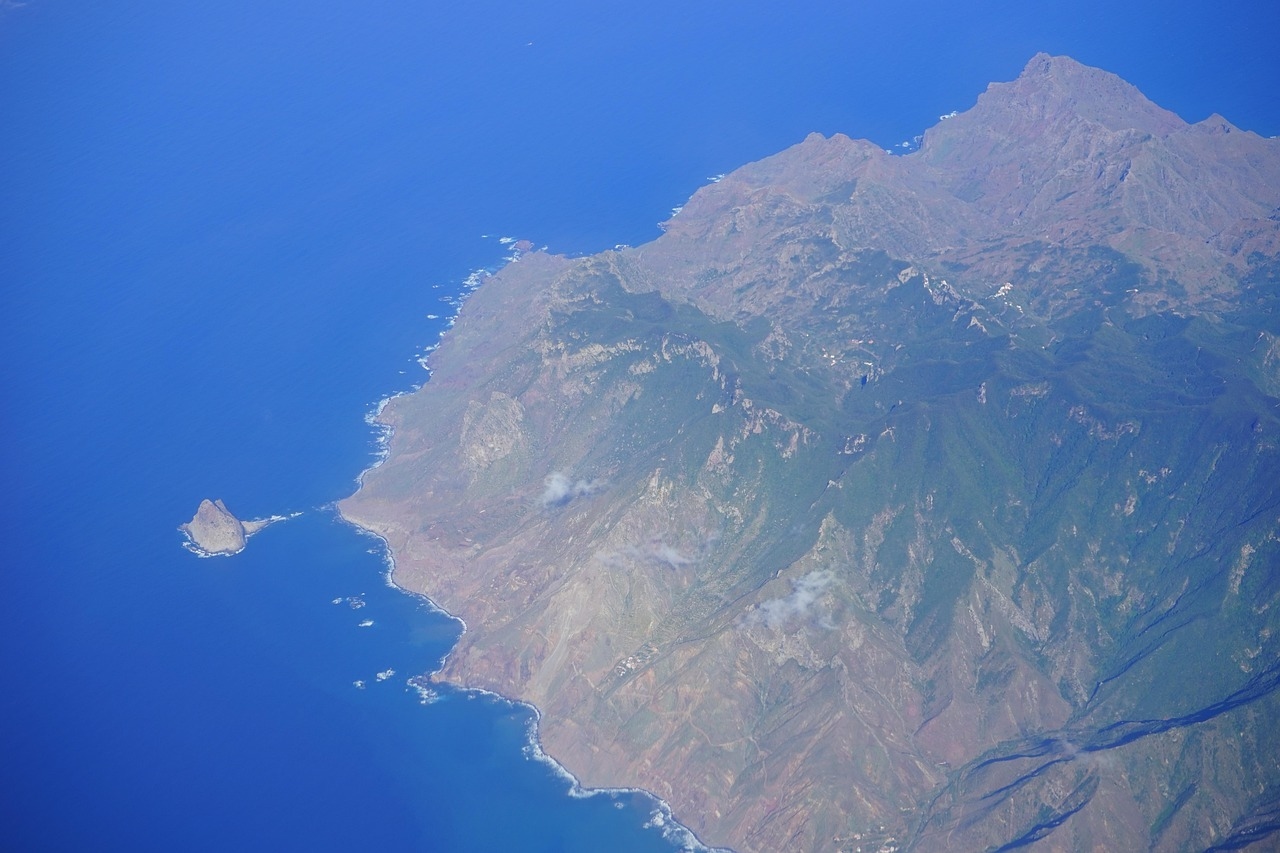 Facturar a Canarias, Ceuta o Melilla desde la Península: ¿con IVA, con IGIC o sin impuesto?