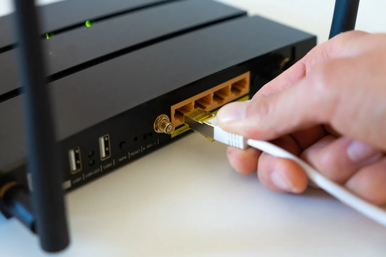 Móvil, internet y teléfono del autónomo: qué puedes deducir en el IVA y en el IRPF