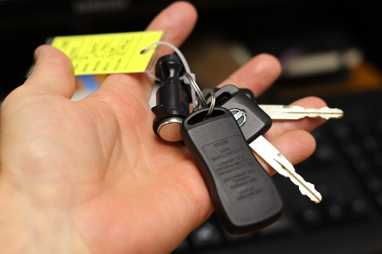 Vender un bien de la empresa (coche, ordenador, maquinaria): cómo facturarlo y qué IVA lleva